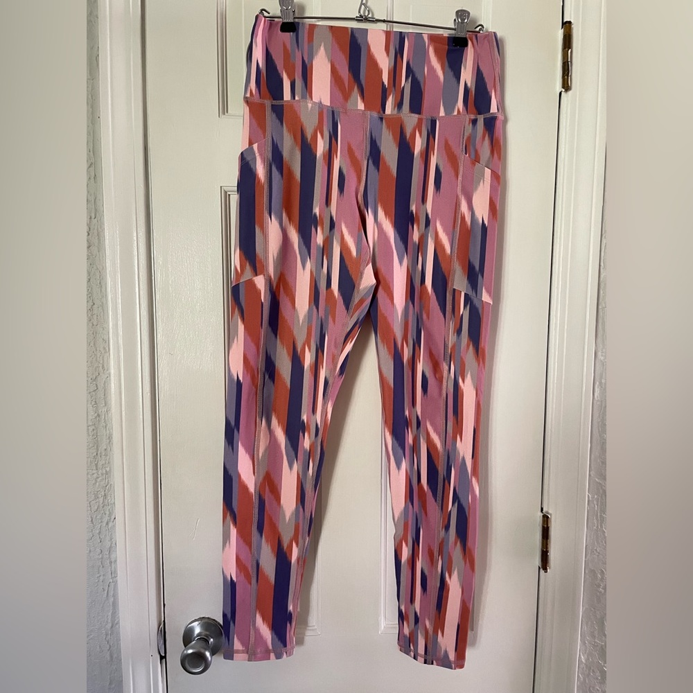 Savvi Ikat Pink Print Geo Leggings EUC